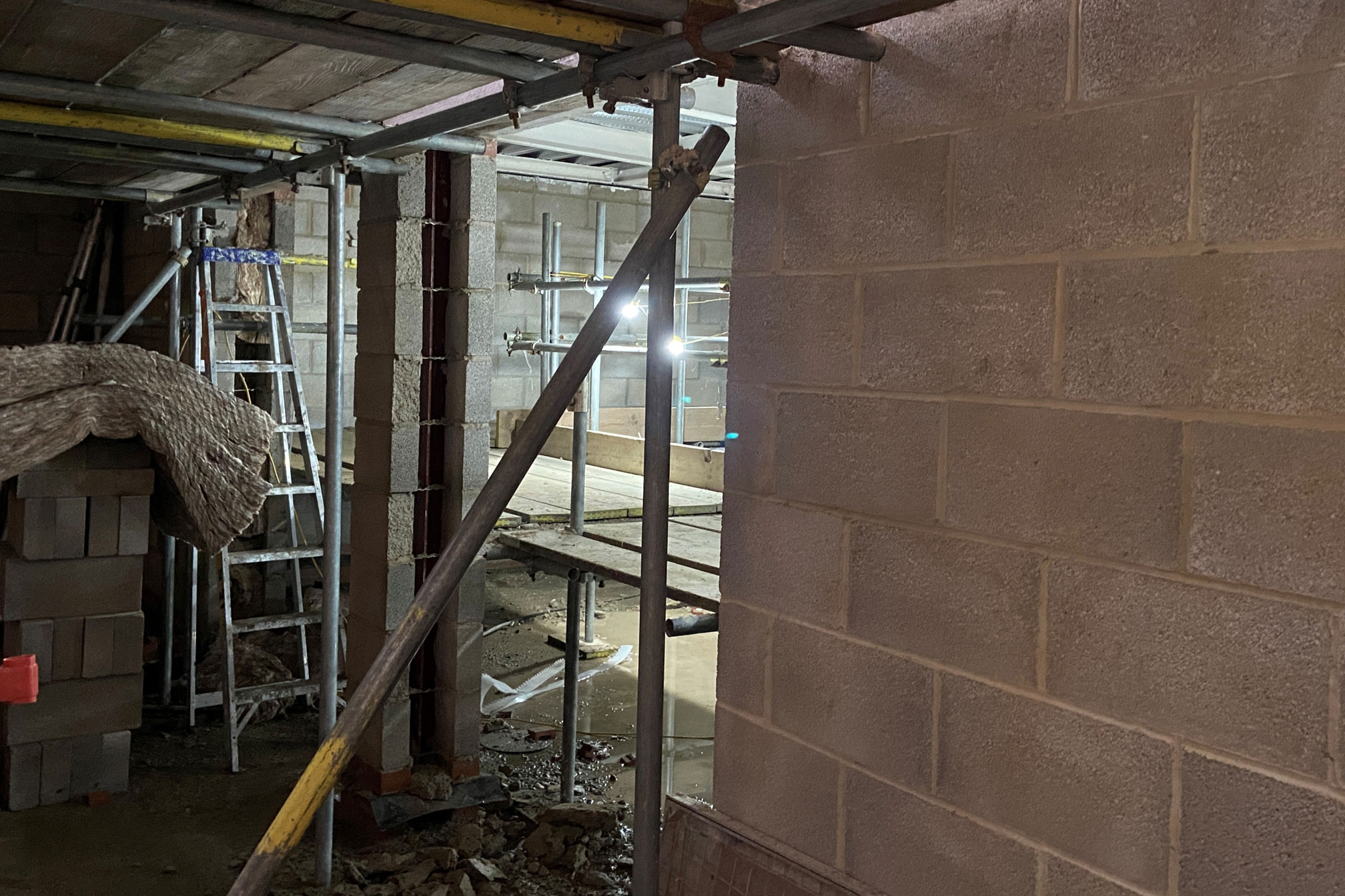 In the Link foyer the walls for the new meeting rooms are built